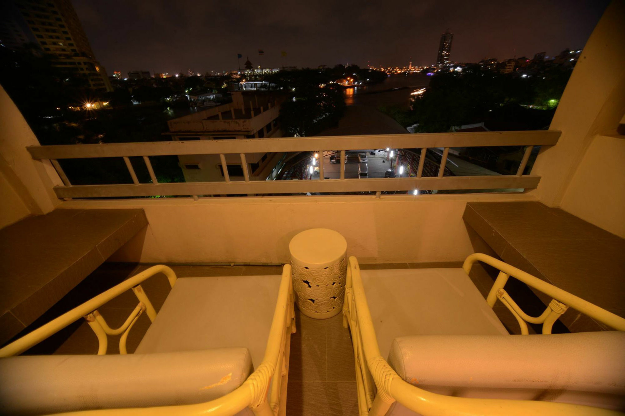Riverview Residence Bangkok Bagian luar foto